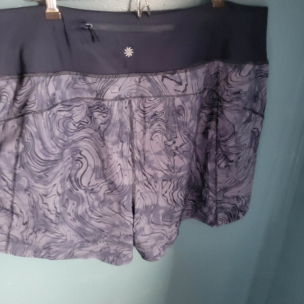 Athleta NWT size 2X 3.5 inch Run With It printed short - Picture 2 of 8